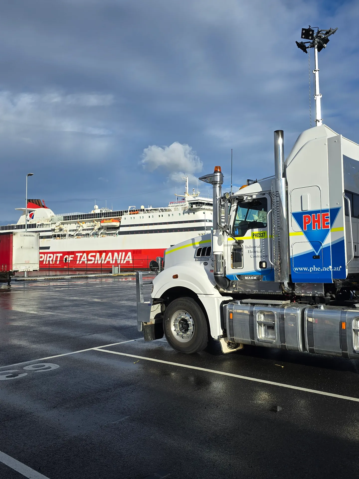 logistics-card